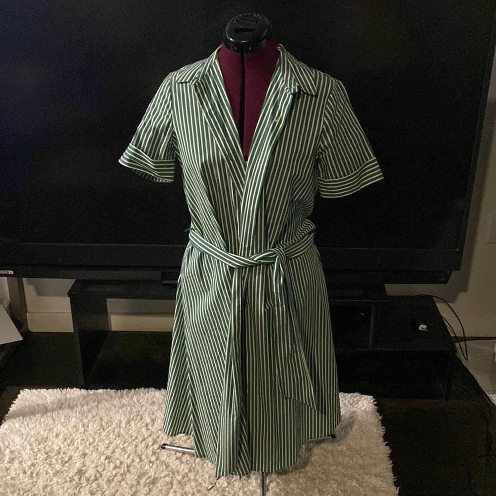 🍄 3/$15 Green button-down striped dress, like-new, size M